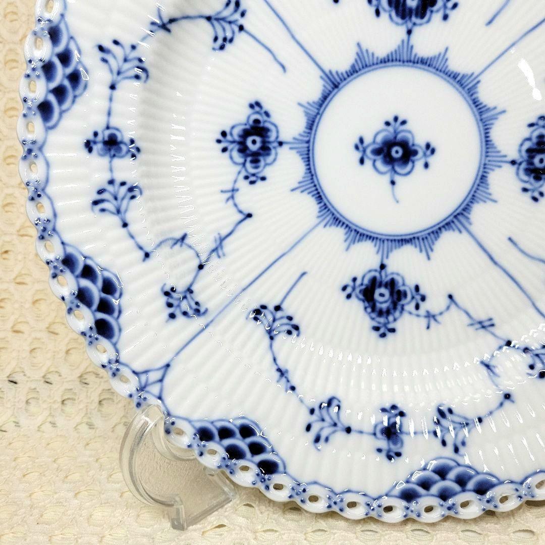 ロイヤルコペンハーゲン　フルレース２５センチプレート１枚　です。