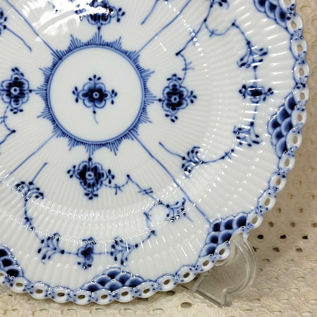 ロイヤルコペンハーゲン　フルレース２５センチプレート１枚　です。