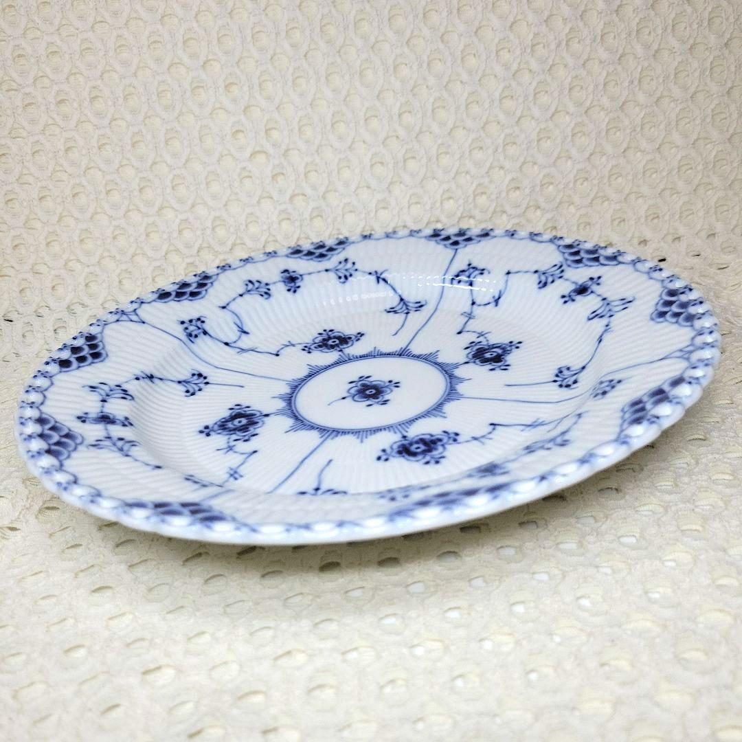 ロイヤルコペンハーゲン　フルレース２５センチプレート１枚　です。