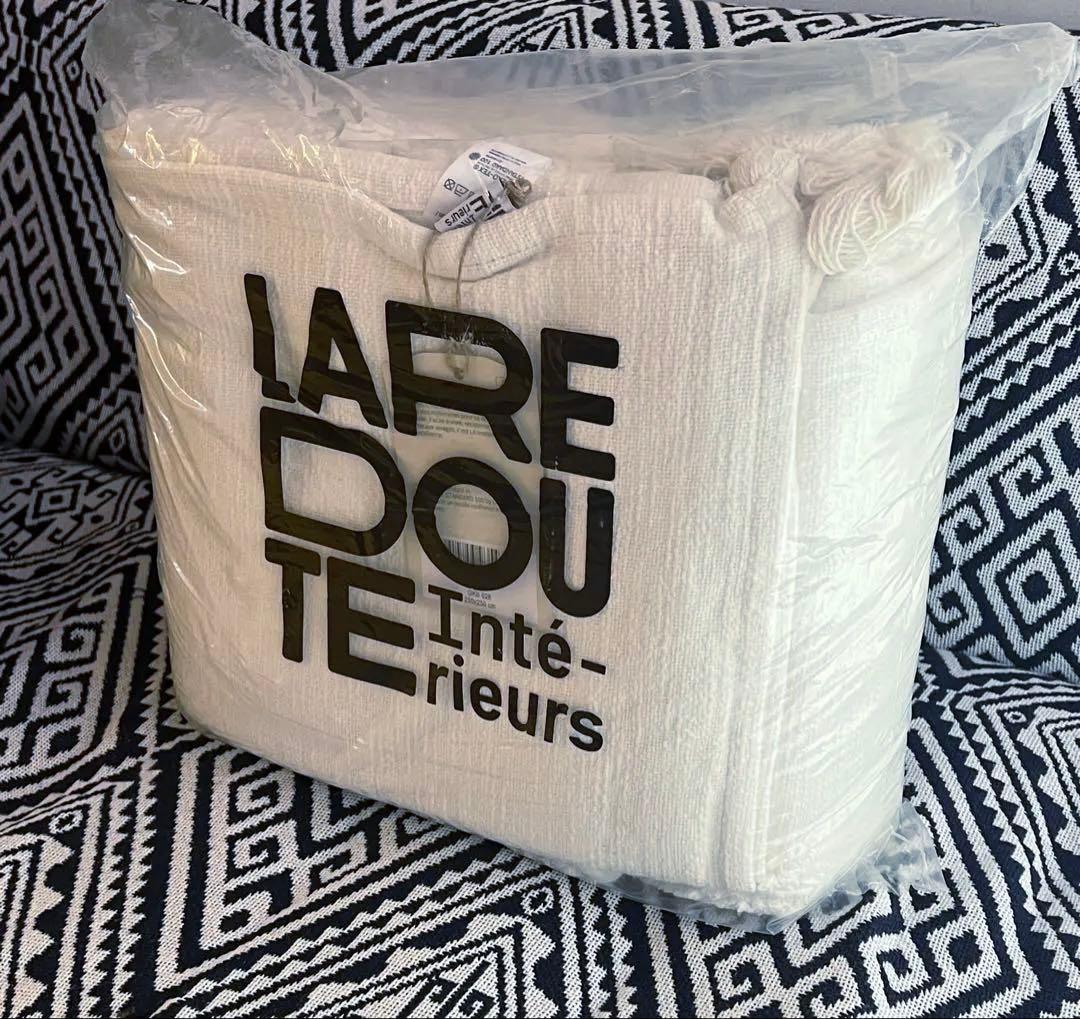 新品☆ 完売　LAREDOUTE ベッドスプレッド　ベットカバー　ベットスロー