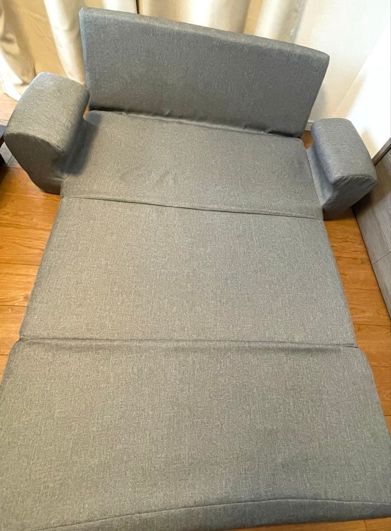 グレー 2人掛けソファ モダンデザイン