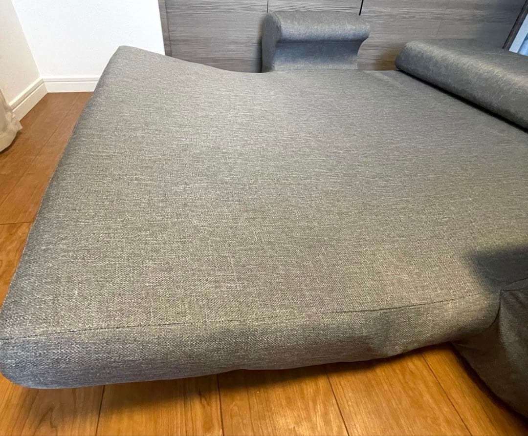 グレー 2人掛けソファ モダンデザイン