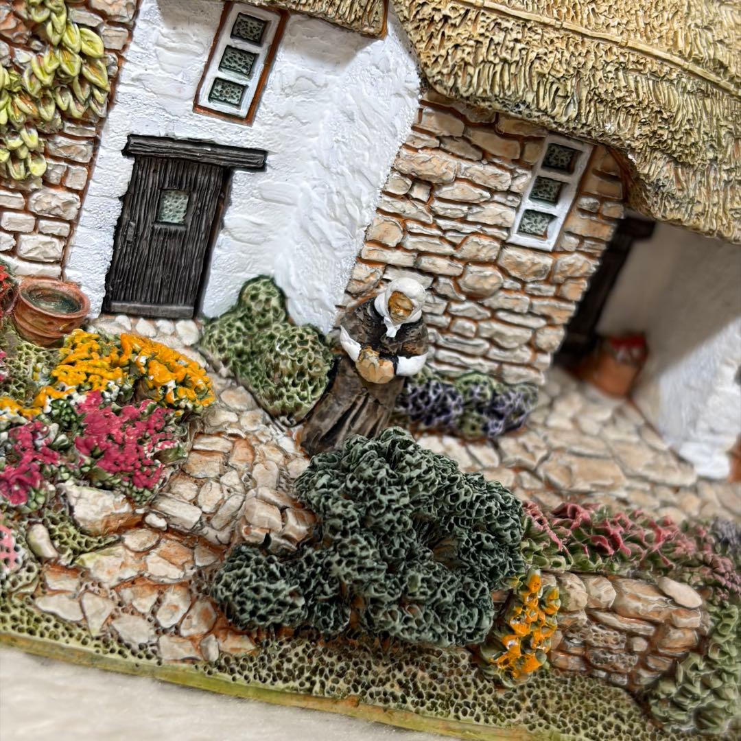 Lilliput Lane OLD MOTHER HUBBARD’S ミニチュア