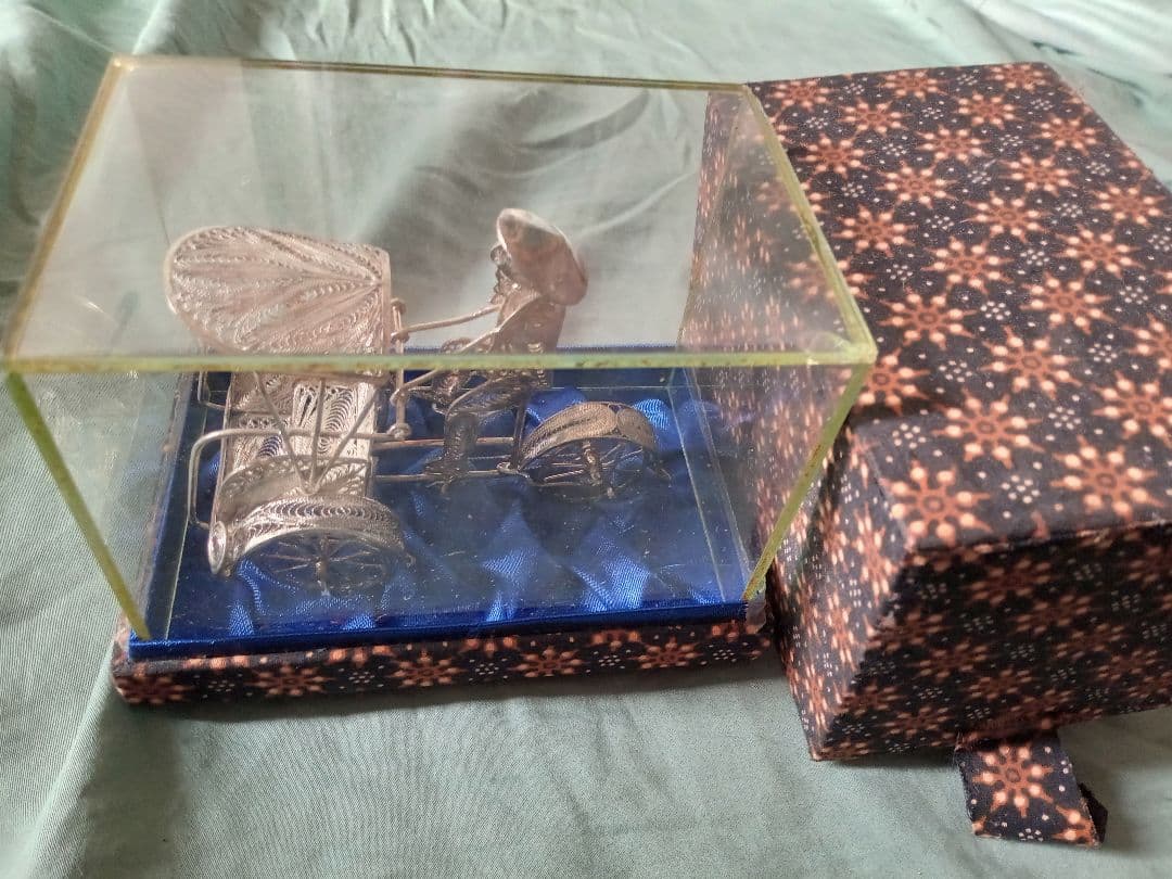 ベチャ　自転車タクシー　アンティーク　シルバー　モチーフ