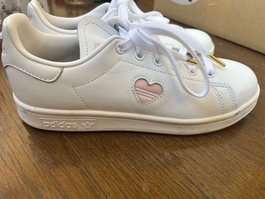 【美品】　adidas スタンスミス ホワイト レザースニーカー　ピンクハート