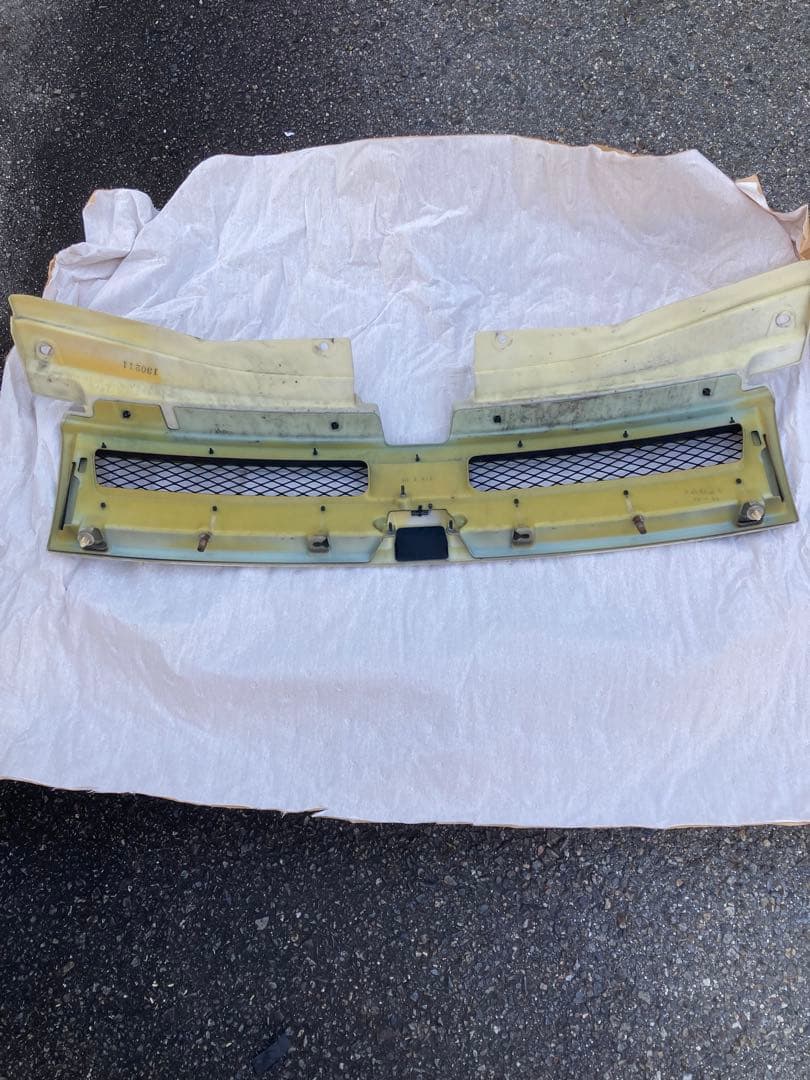 【純正OP】デリカD5 スポーティグリル　ウォームホワイトパール