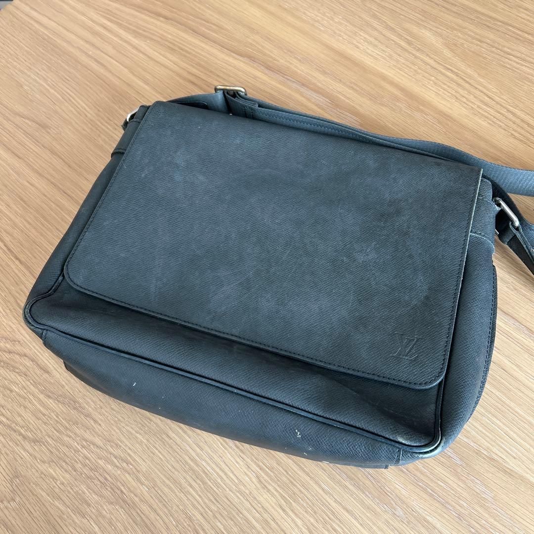 ルイヴィトン　タイガ　メッセンジャーバッグ