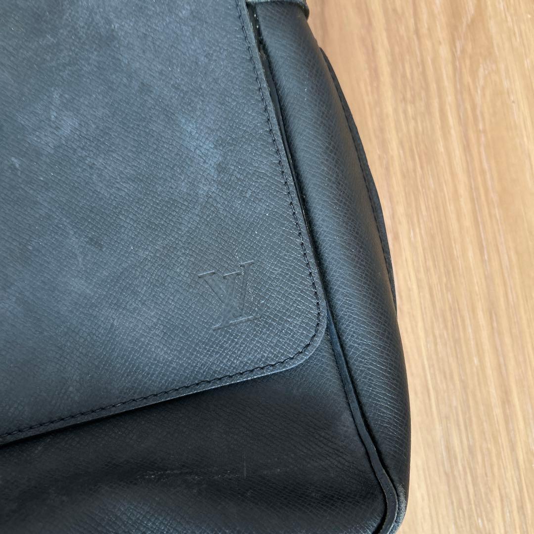 ルイヴィトン　タイガ　メッセンジャーバッグ