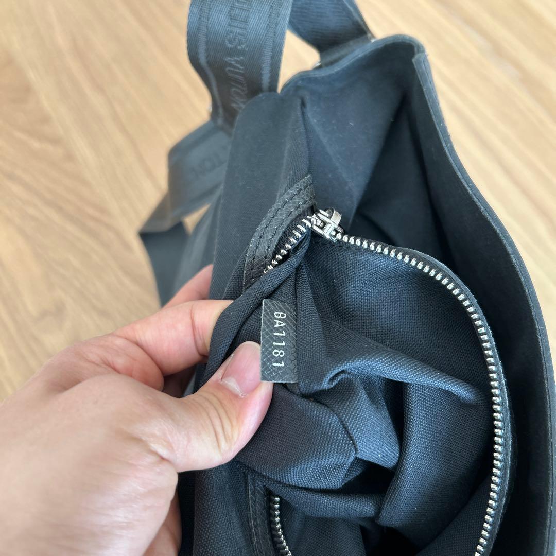 ルイヴィトン　タイガ　メッセンジャーバッグ