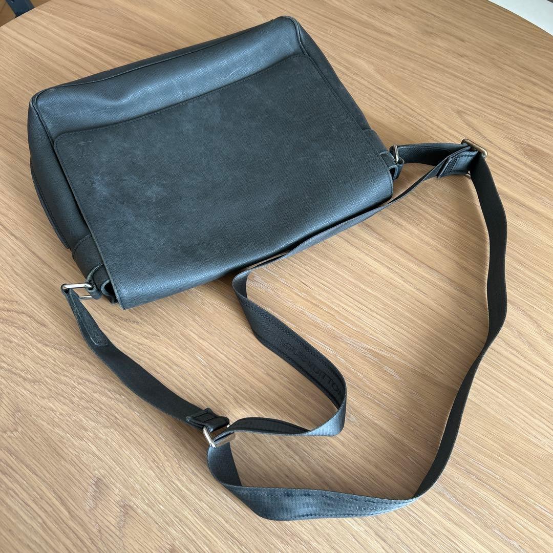 ルイヴィトン　タイガ　メッセンジャーバッグ