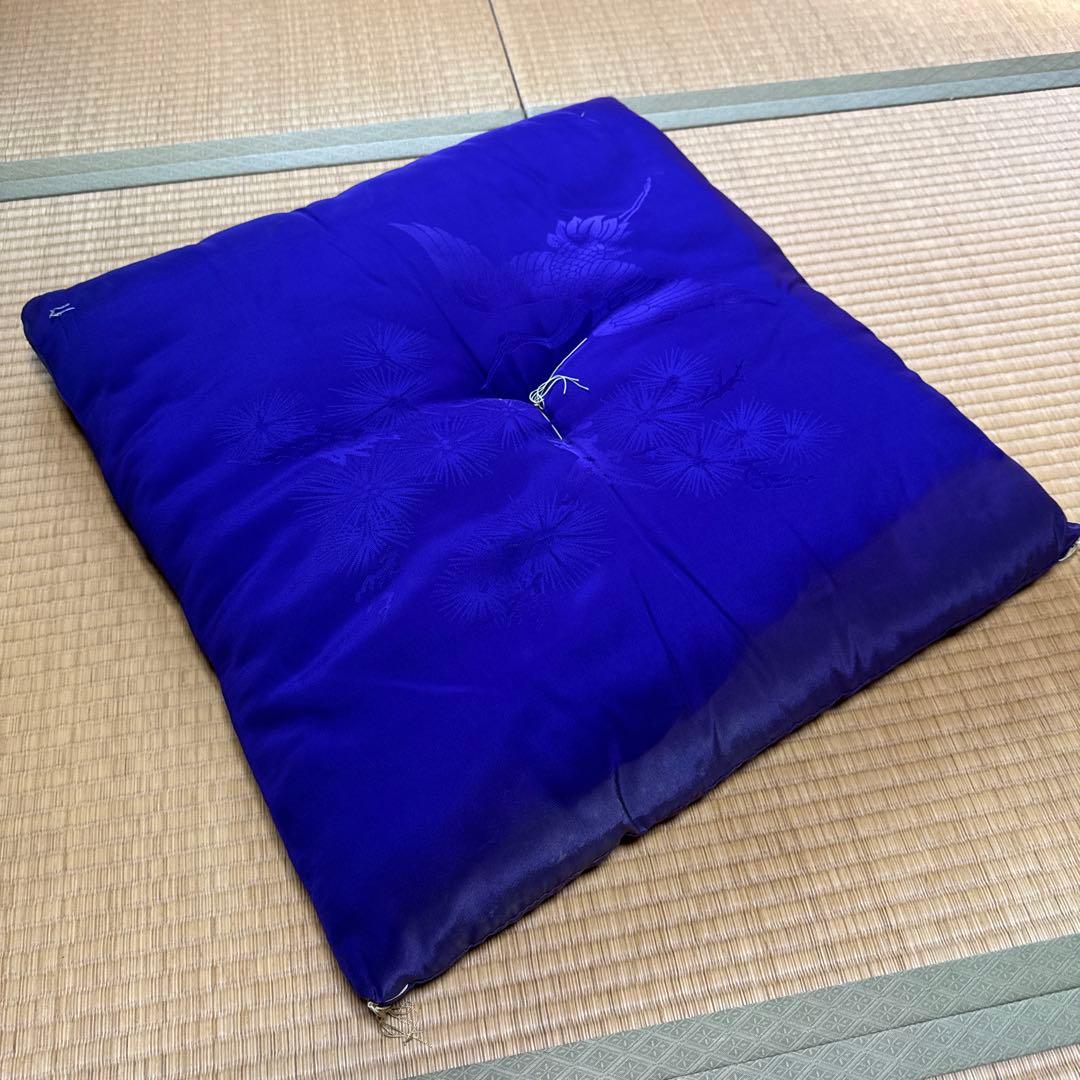 1027【その他】座布団 赤 紫 鶴 2点セット