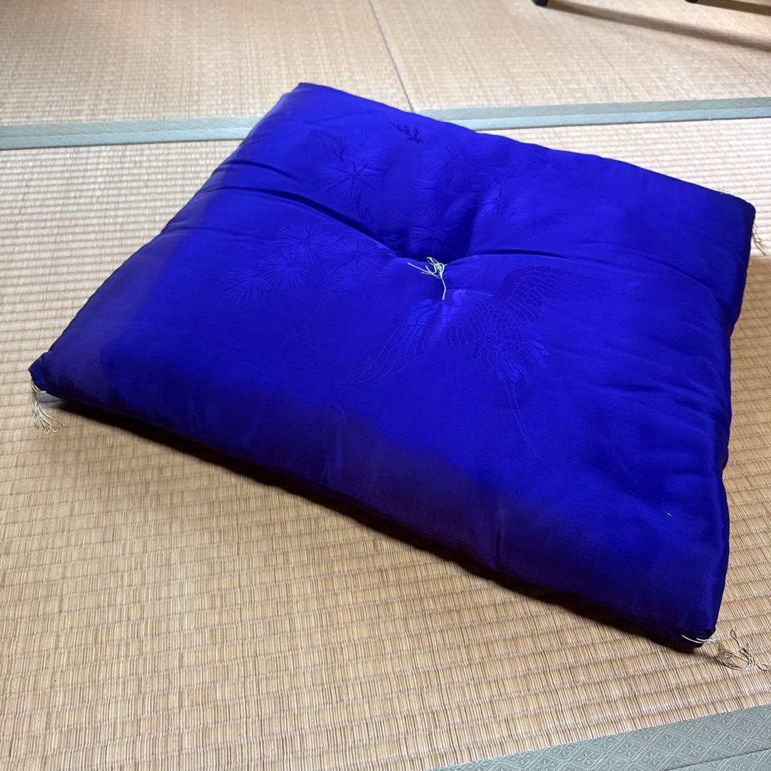 1027【その他】座布団 赤 紫 鶴 2点セット