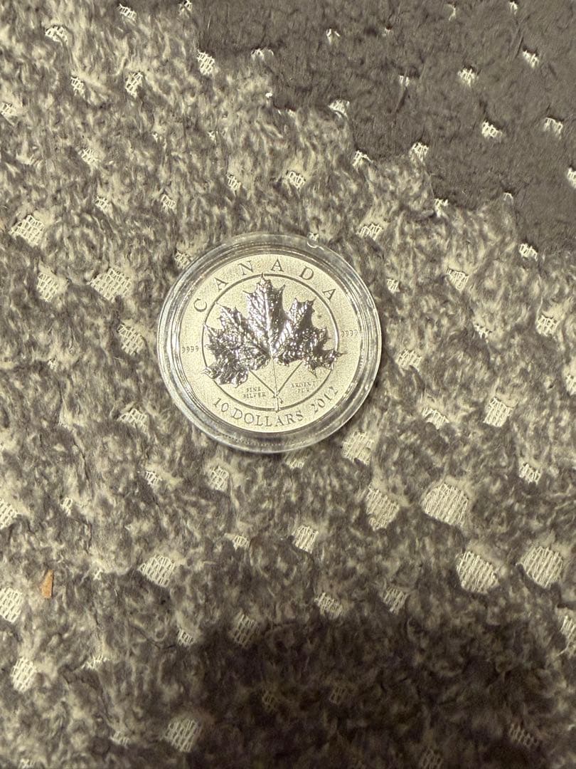 カナダ メイプルリーフ銀貨 2012年 純銀 証明書付