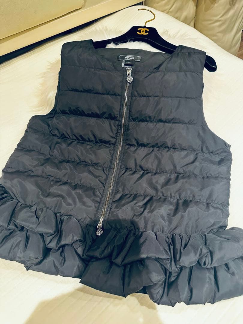 美品 ♡ vaqutaux VOYAGE ブルジョアフリルベスト　ノアール