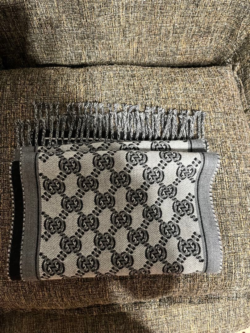 グッチ　マフラー