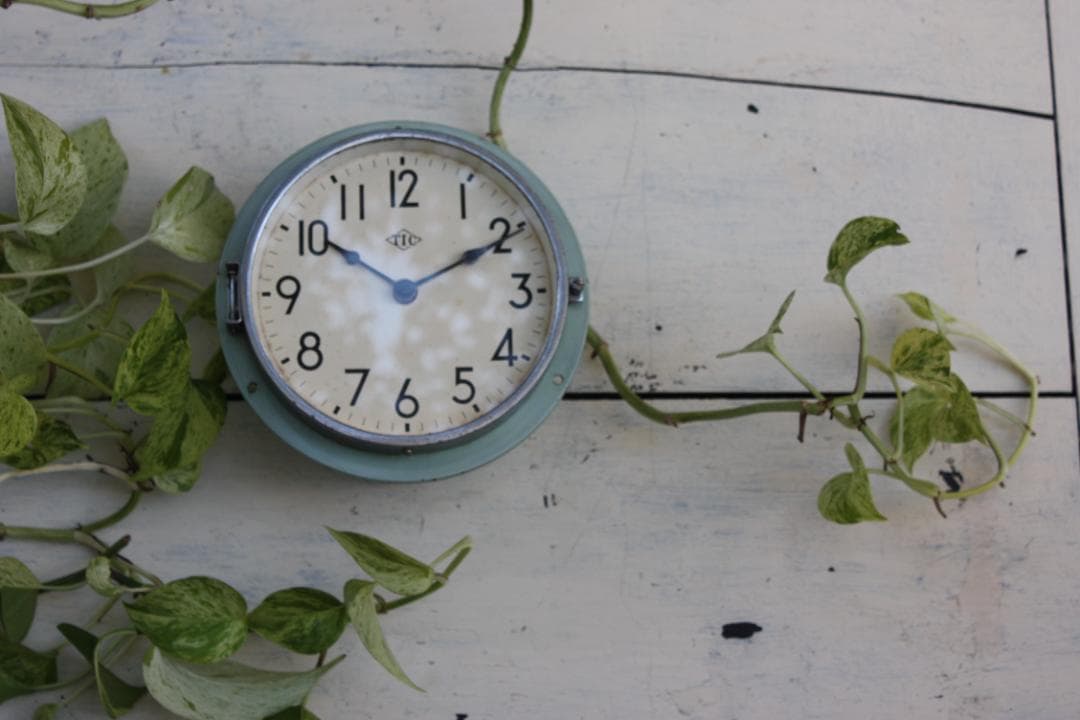 アンティーク モスグリーン 希少 丸型 時計 電池式 スイープクオーツ改造