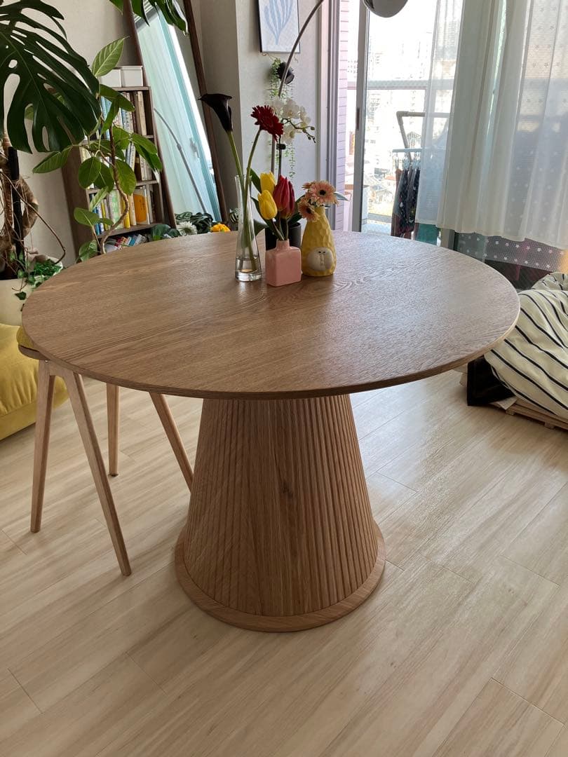 円形木製ダイニングテーブル