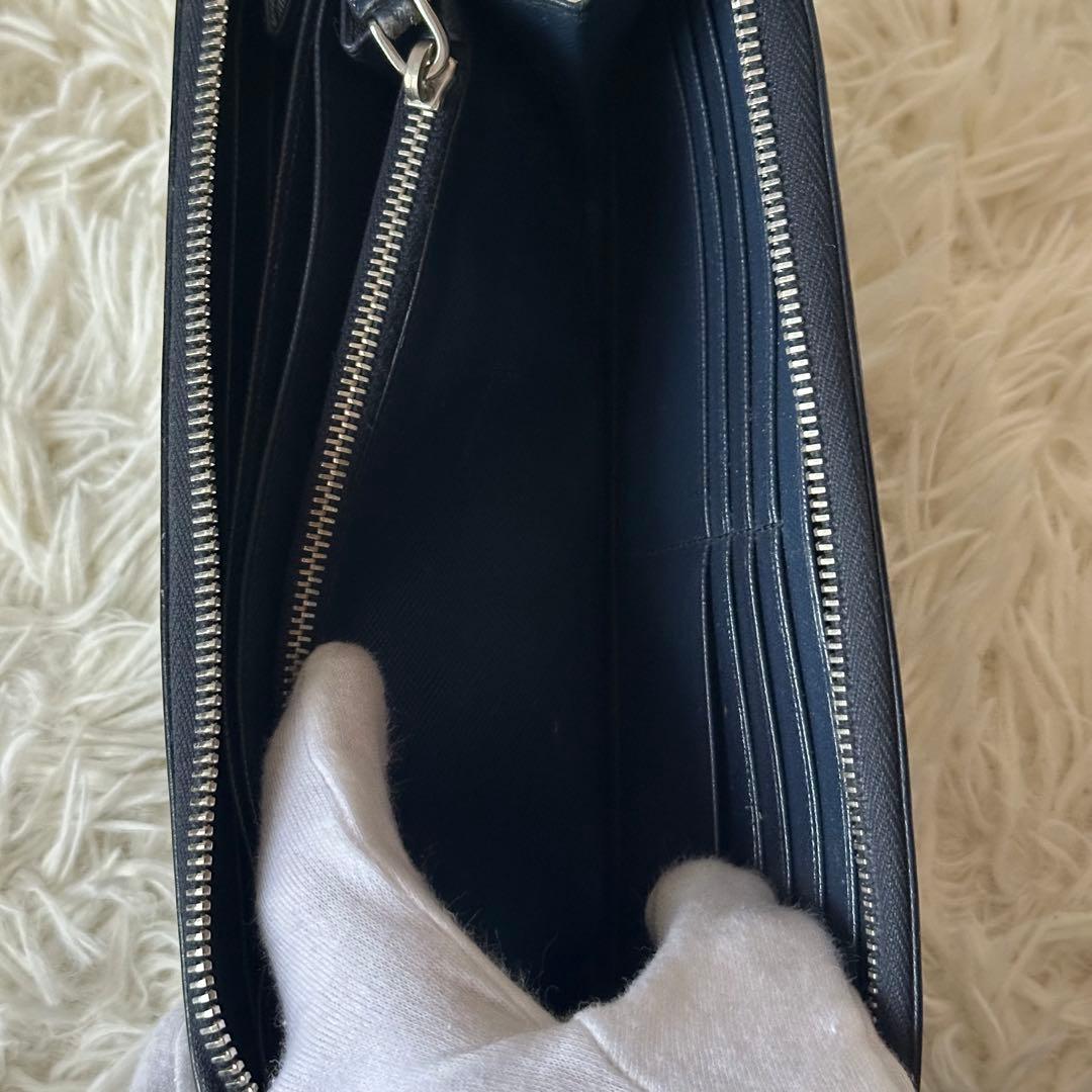 プラダ ラウンドジップ 長財布 サフィアーノレザー 型押し ネイビー ロゴ