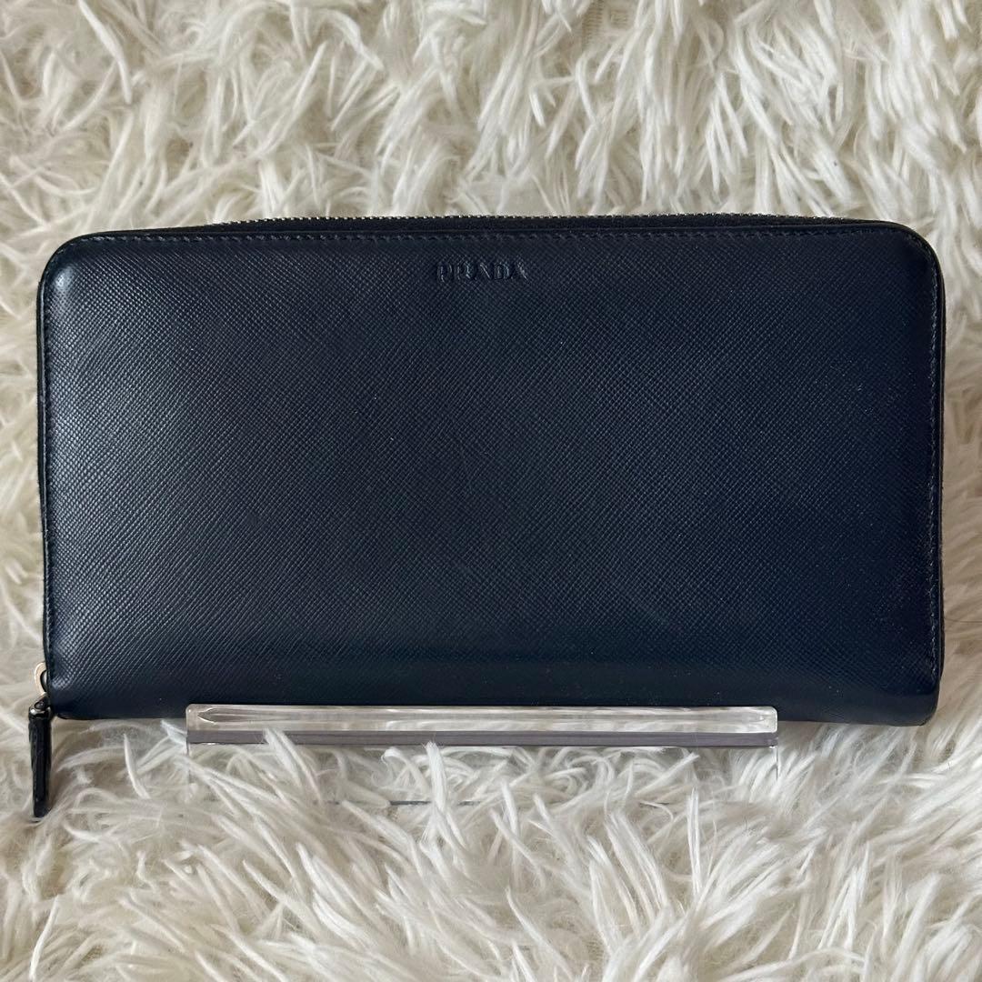 プラダ ラウンドジップ 長財布 サフィアーノレザー 型押し ネイビー ロゴ