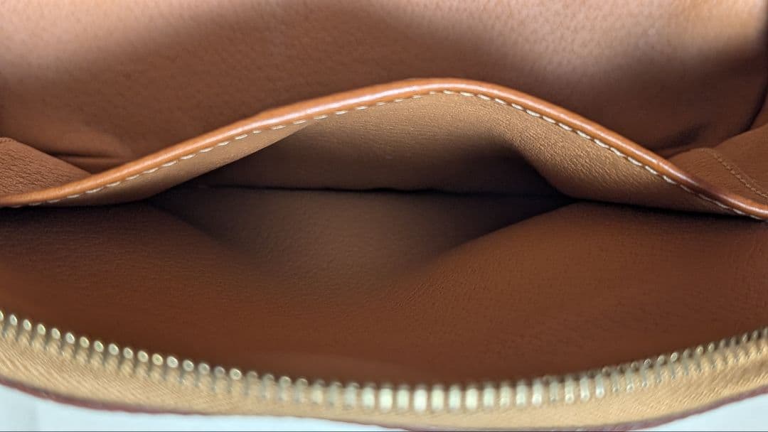 CELINE ブラウン レザーポーチ 半月型