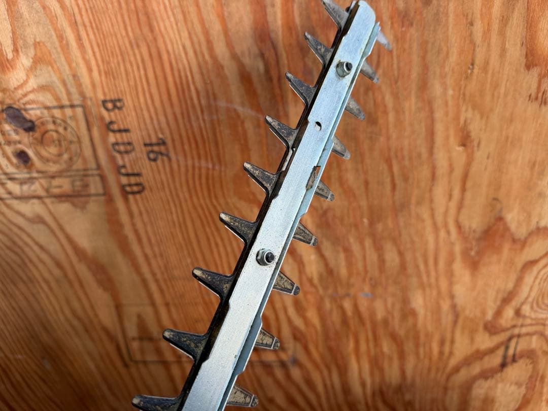 マキタ Makita 充電式ミニ生垣バリカン 260mm MUH264DSH