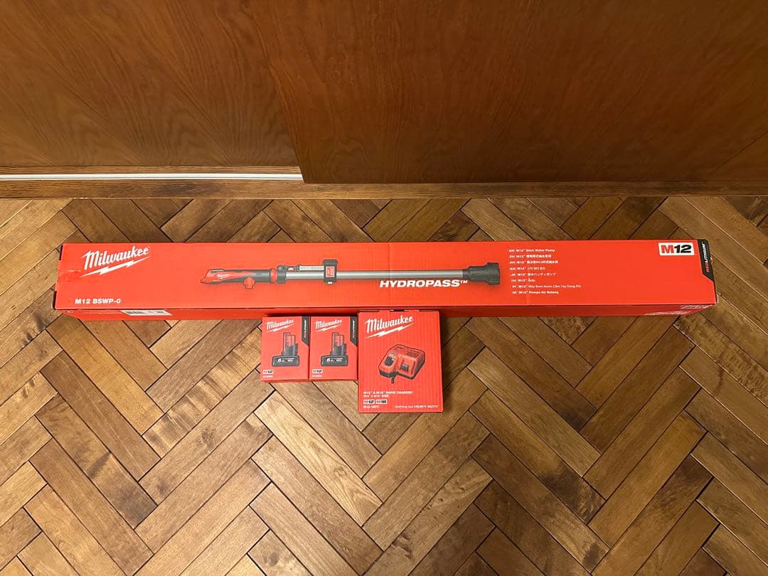 ミルウォーキー M12 排水ハンディポンプ M12&M18兼用充電器 バッテリー