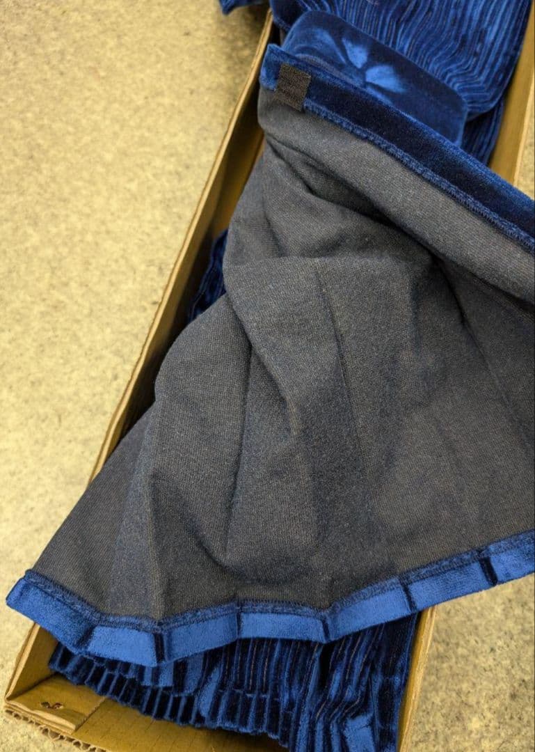 新品　アコーディオン仮眠カーテン　コスモス濃紺　テクノガレージ製