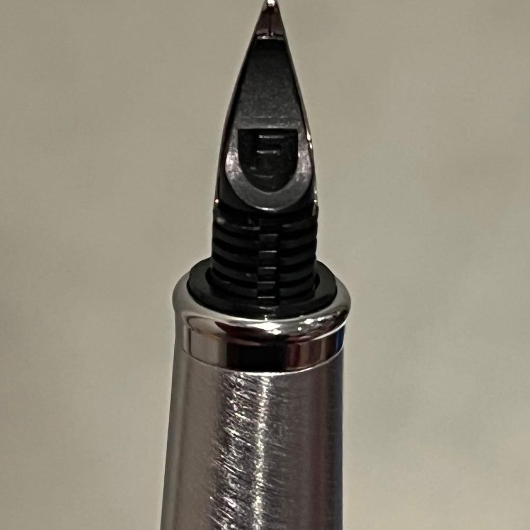 ほぼ未使用　パーカー　PARKER F 万年筆　シルバーケース付き　動作確認済み