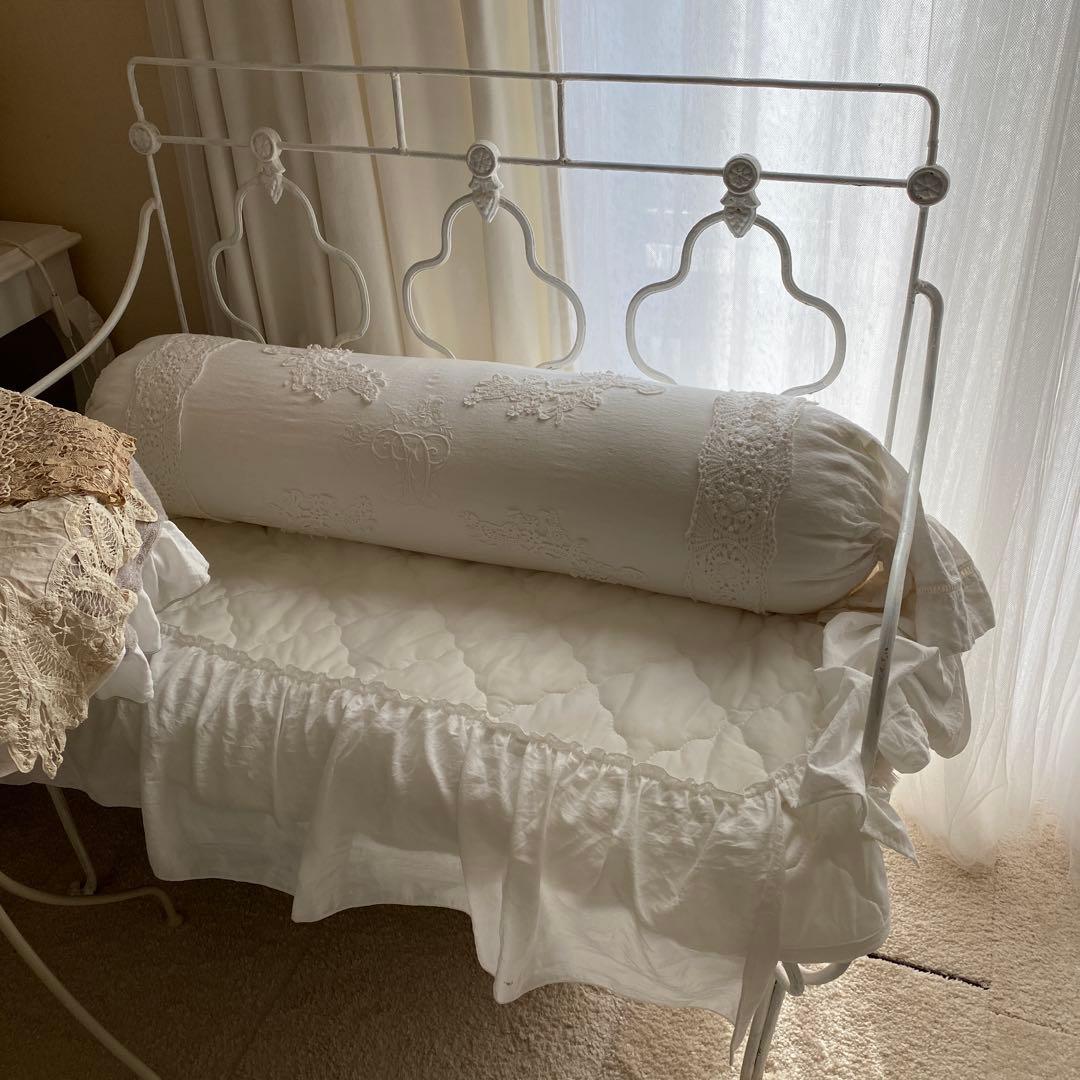 フランスブランドAmandine de Brevelay刺繍ロングクッション