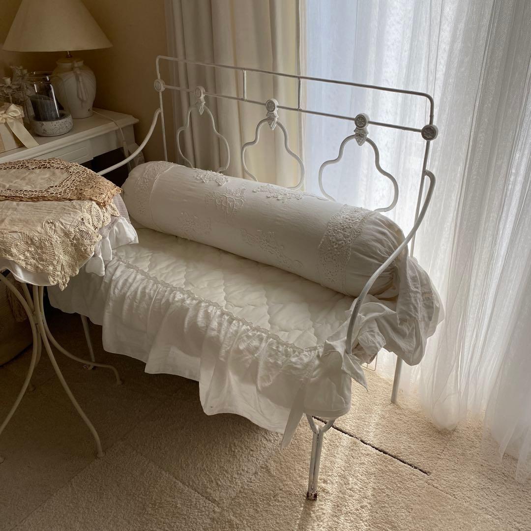 フランスブランドAmandine de Brevelay刺繍ロングクッション