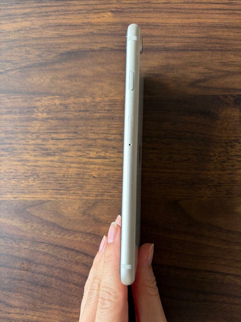 Apple iPhone SE (第3世代) スターライト 64GB