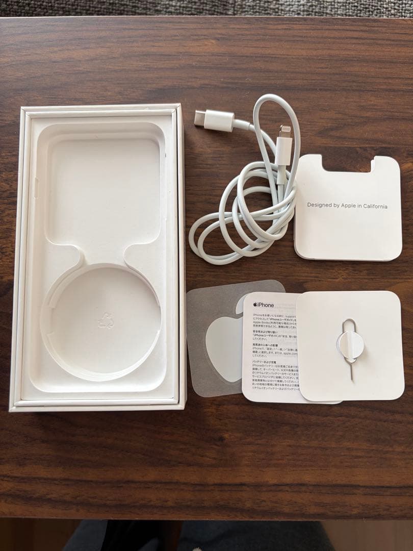 Apple iPhone SE (第3世代) スターライト 64GB