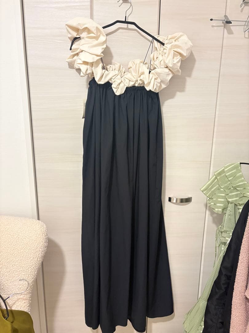 【THE Toe】オフショルダー フリル ロングドレス 黒