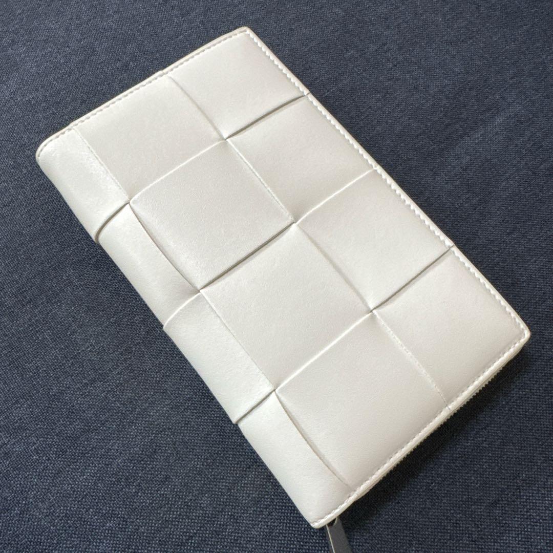 BOTTEGA VENETA ホワイト長財布　カセット