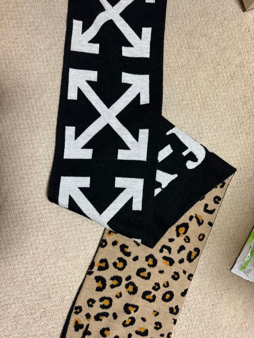 オフホワイト　マフラー