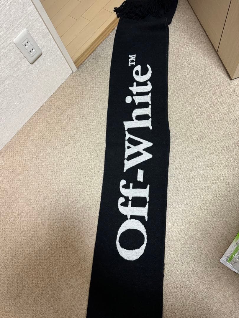 オフホワイト　マフラー