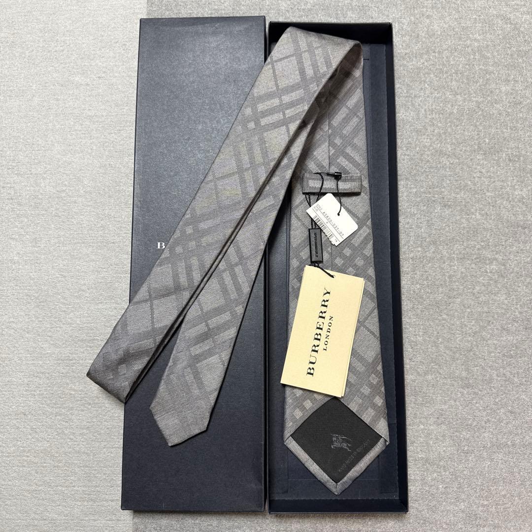 未使用タグ付　バーバリーロンドン　ネクタイ　シルバー　ノバチェック　結婚式