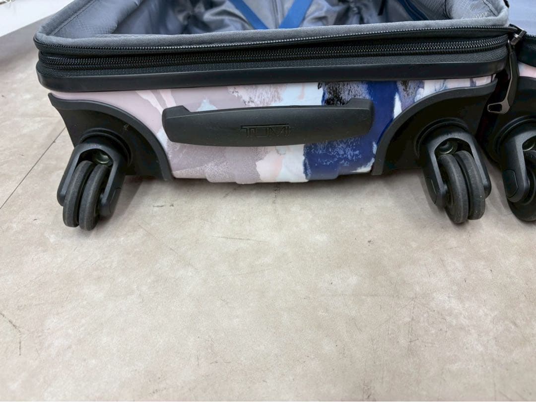 TUMI V4 エクステンデッド・トリップ エクスパンダブル 4輪 スーツケース