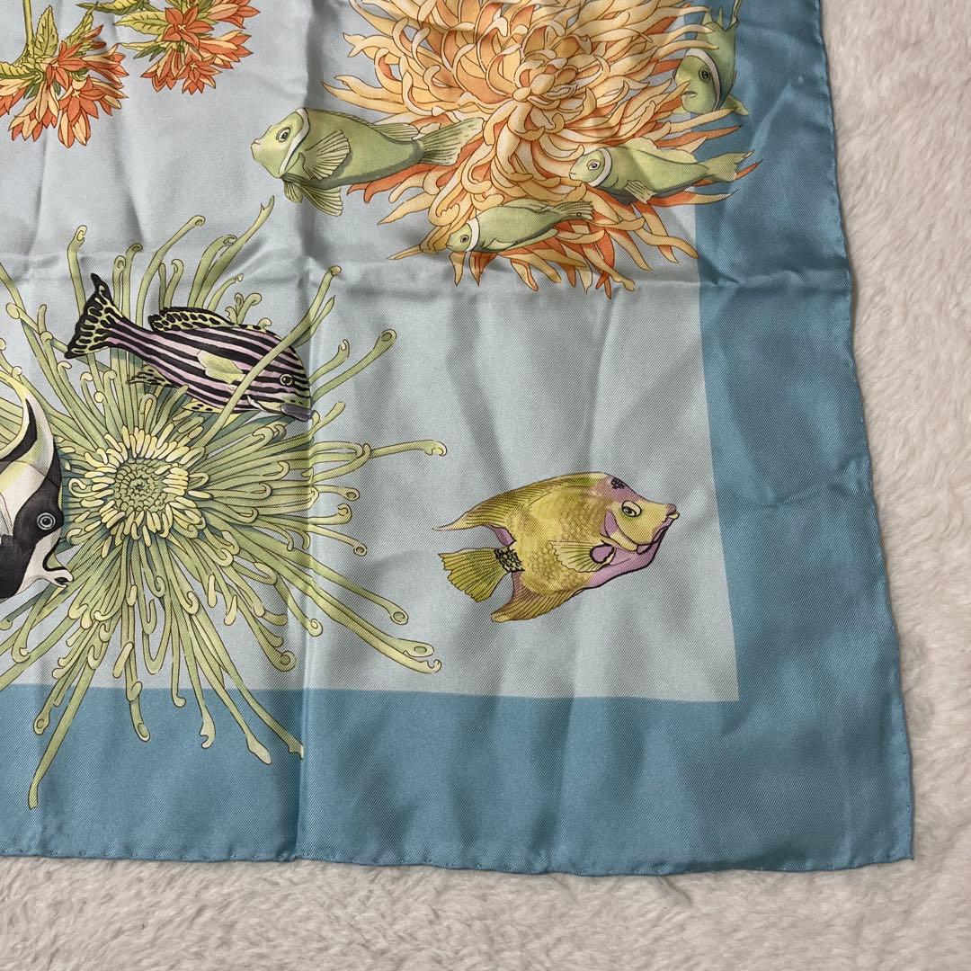 極美品　サルバトーレフェラガモ　シルク　スカーフ　ブルー　熱帯魚　魚　花柄　総柄