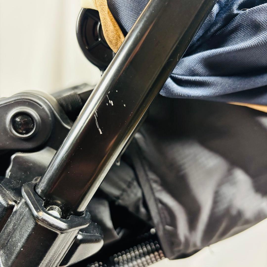 Combi スゴカルα 4キャス compact エッグショック HU