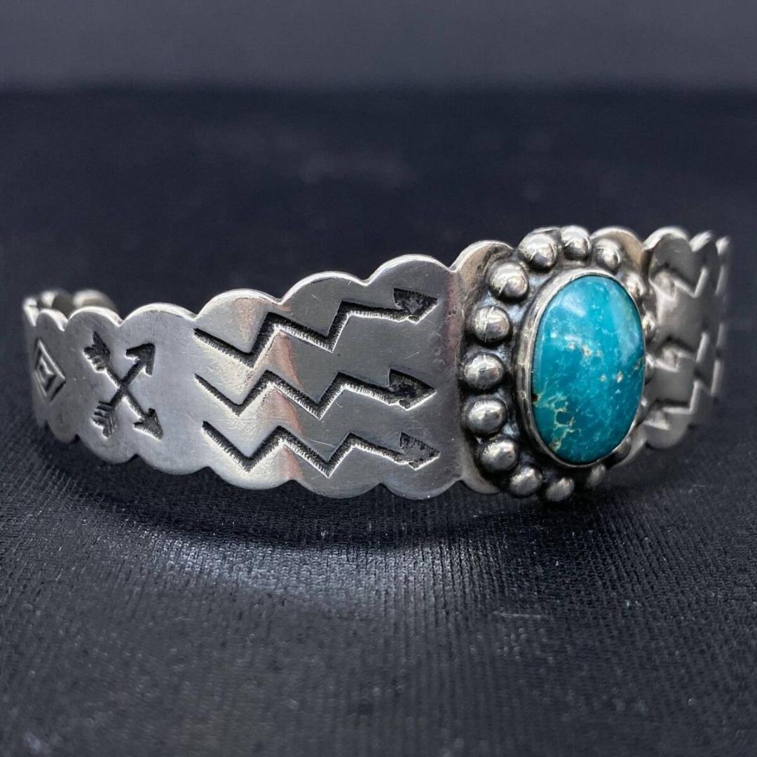 NAVAJO VINTAGE シルバー ターコイズ アロースタンプワークバングル
