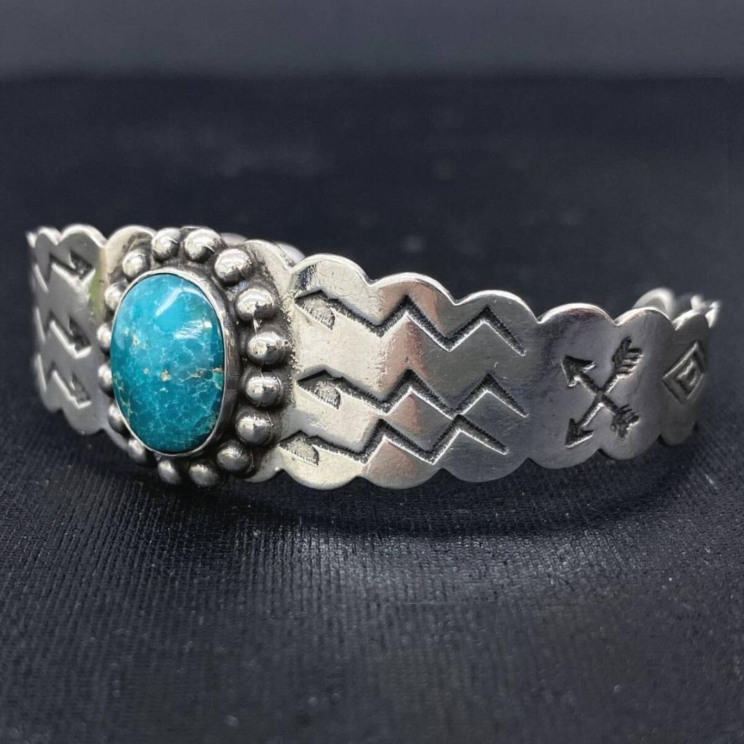NAVAJO VINTAGE シルバー ターコイズ アロースタンプワークバングル