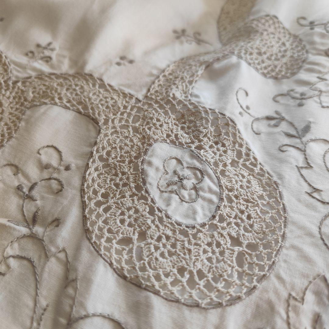 淡生成りVintageレース　クロッシェ手刺繍生地パーツ　大判テーブルクロス