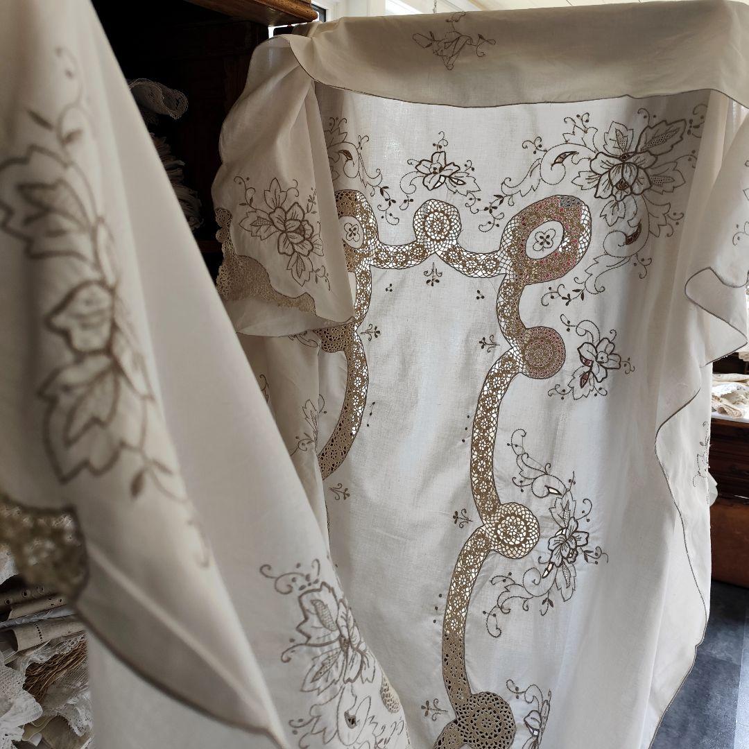 淡生成りVintageレース　クロッシェ手刺繍生地パーツ　大判テーブルクロス