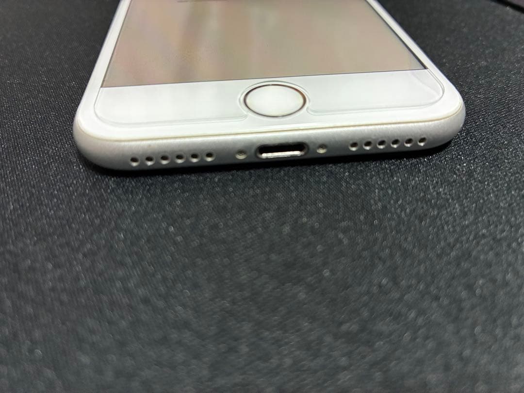 Apple iPhone 8 シルバー 本体　カメラだけ不具合有