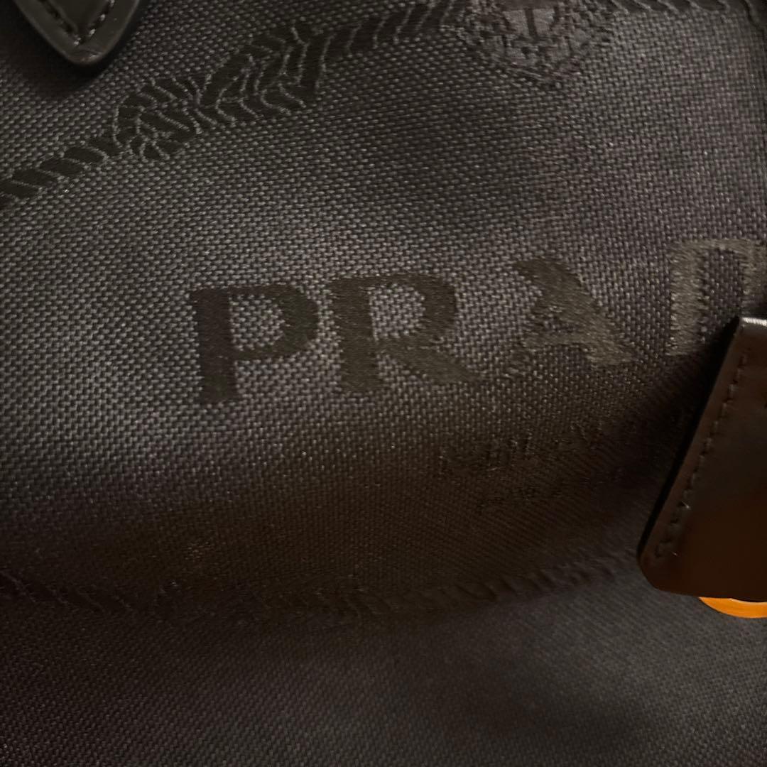 プラダ　キャンバストートバック