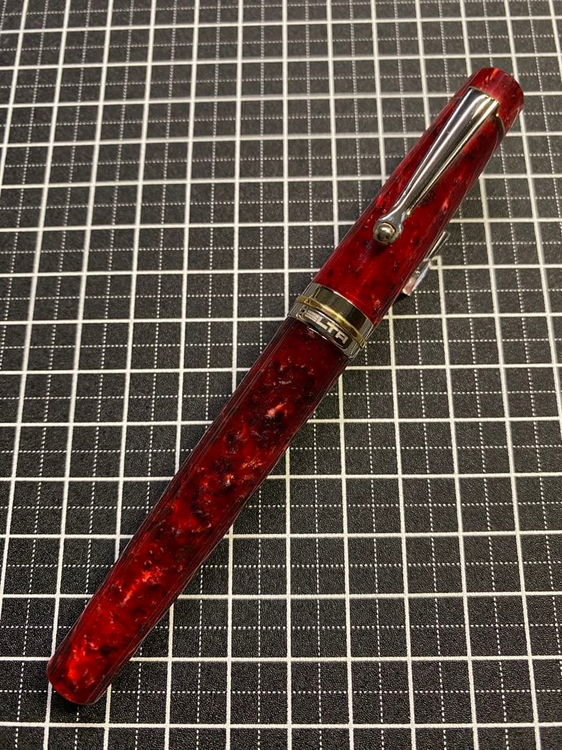DELTA VINTAGE collection Red 万年筆　字幅M