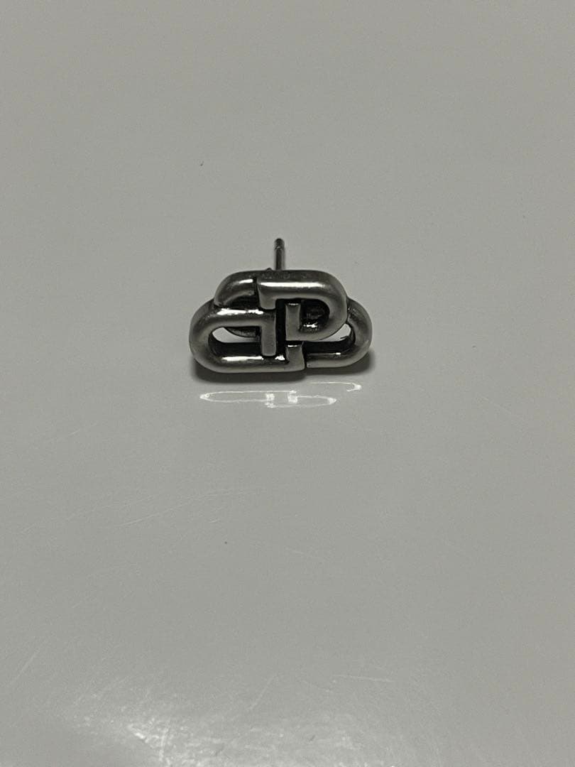 バレンシアガ ピアス 片耳