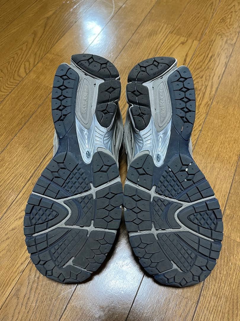 New Balance 2002RA グレー スニーカー