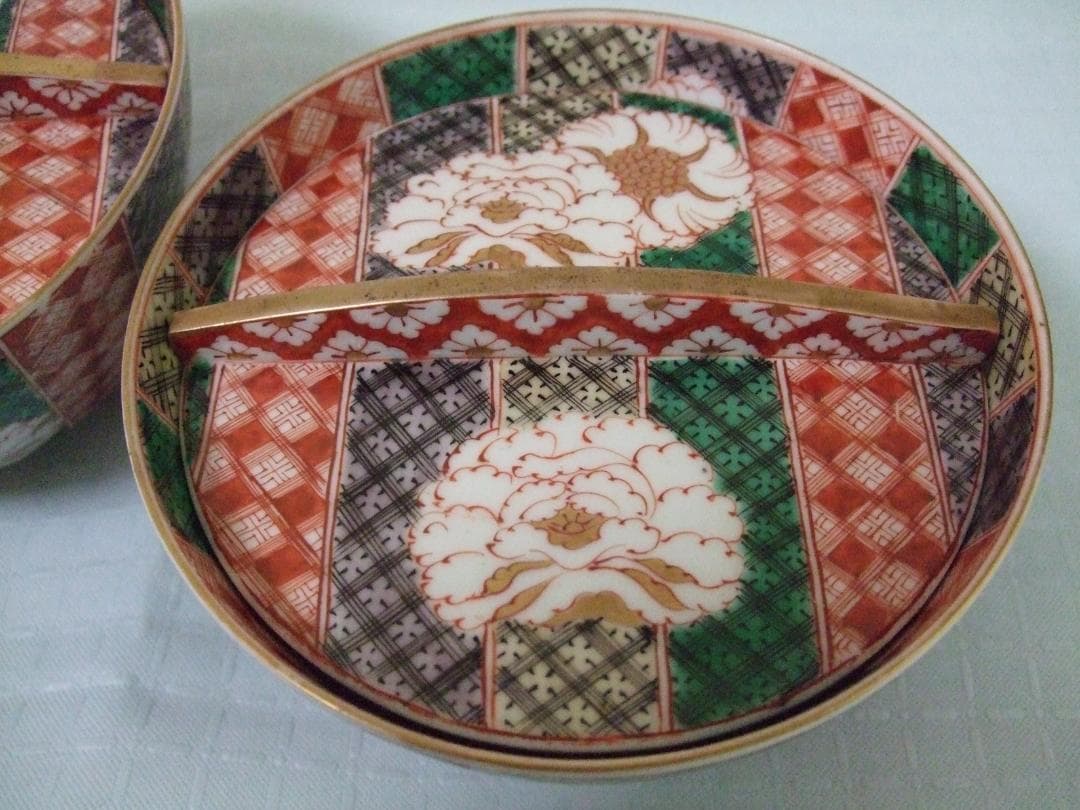 ★古美術品・古伊万里 金蘭手 蓋物碗 茶碗５客組 牡丹・吉祥文 木箱入り